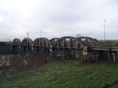 Repair and renovation of a pedestrian-cycling bridge over the Livenza River